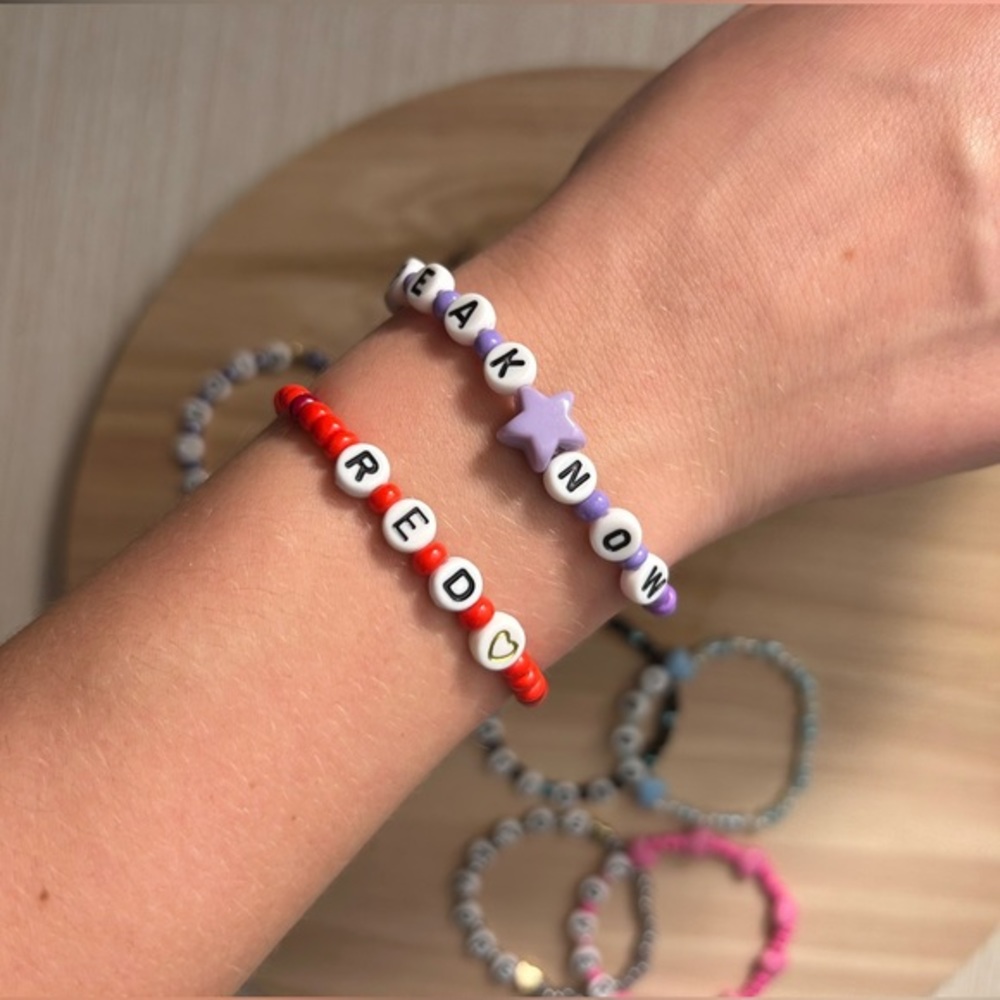 Bundle of 12 Taylor Swift Eras friendship bracelets - Picture 4 of 9